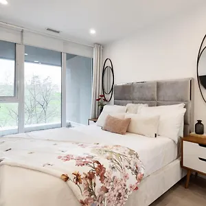  Apartment Chic 2 Bedroom 2.5 Bath Downtown
