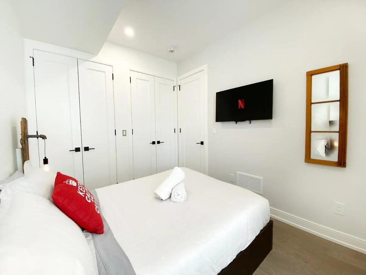 Elegant Downtown Home Toronto Homestay