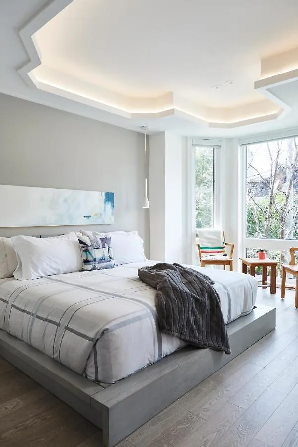 Elegant Downtown Home Toronto Homestay